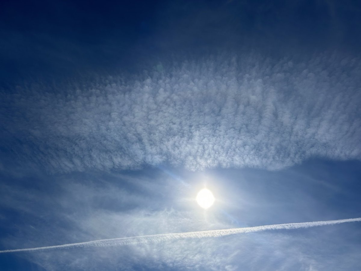 baur_bruce's tweet image. Today’s chemtrails over Galveston.  Thanks delta airlines