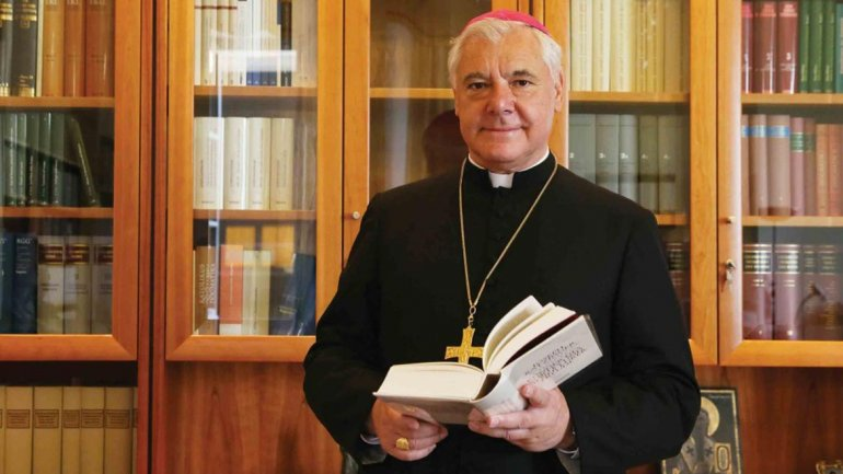 «Resistirse a la enseñanza del magisterio es incompatible con un auténtico sensus fidei.»

Cardenal Gerhard Ludwig Müller (2014), El sensus fidei en la vida de la Iglesia. 80