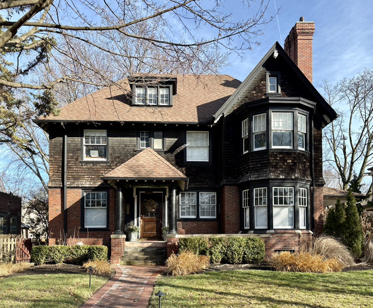 JoshLipnik's tweet image. The Shingle style Arthur Pelletreau House in Detroit’s Indian Village, a slightly later Albert Kahn design built in 1906