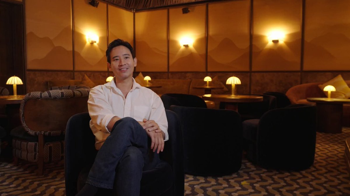 Cr.ขออนุญาคเจ้าของภาพค่ะ
กำลังจะมีหนังสารคดีตามติด พิธา ลิ้มเจริญรัตน์ ชื่อ “Lead the Way” ปราบดา หยุ่น ร่วมควบคุมงานสร้าง
มื่อราวตุลาคมปีที่แล้ว เดดไลน์ได้รายงานว่าได้มีการเตรียมการสร้างหนังสารคดี “Lead the Way” ซึ่งจะตามติด พิธา ลิ้มเจริญรัตน์ นักการเมืองสายปฏิรูปของไทย