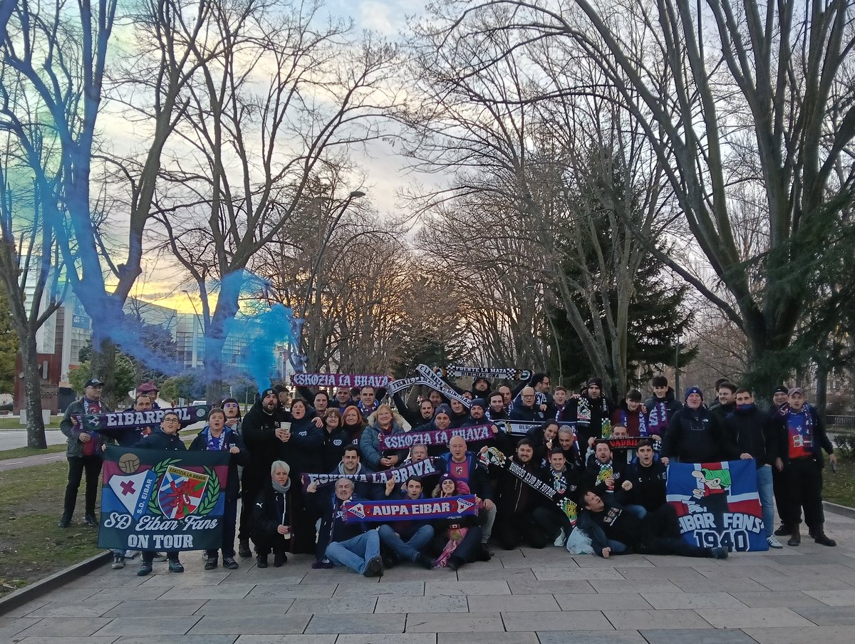 📢ELB'01 ON TOUR BURGOS!
<a href="/Burgos_CF/">Burgos Club de Fútbol</a> 1-0 <a href="/SDEibar/">SD Eibar</a> 
Presentes en El Plantío soportando otro bochorno más de partido a domicilio. Gran día de hermanamiento con las peñas burgalesas, agradecer en especial <a href="/LaKuadrillaBCF/">LaKuadrillaBCF</a> por su trato y organización. Seguimos en la brecha.⚪⚫🤜🤛🔵🔴