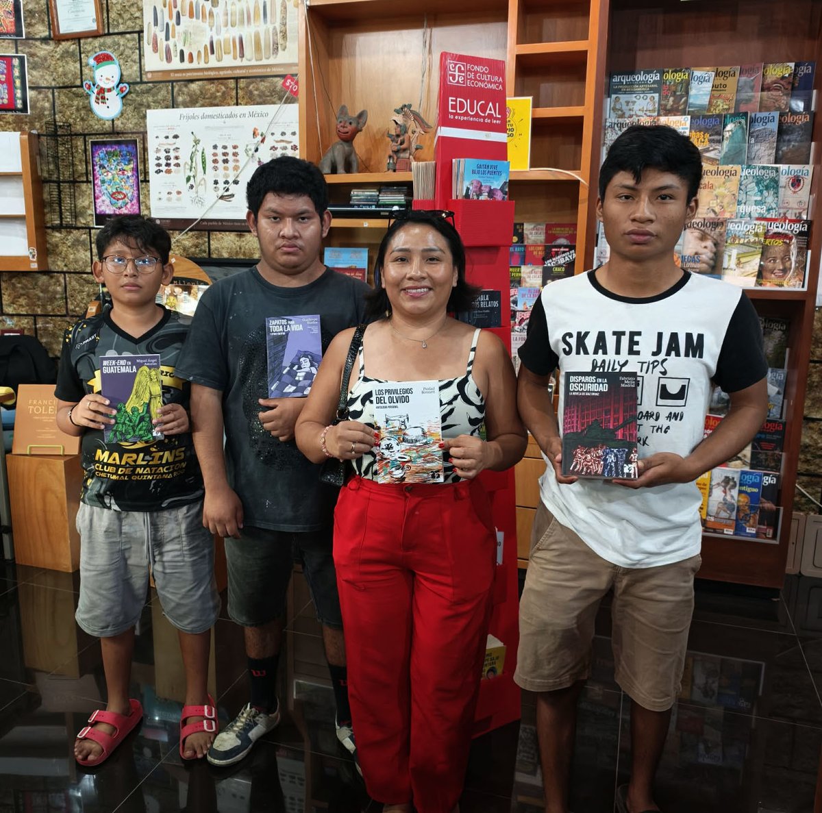 𝐂𝐨𝐥𝐞𝐜𝐜𝐢ó𝐧 #25ParaEl25 ¡𝐕𝐞𝐧 𝐩𝐨𝐫 𝐞𝐥 𝐭𝐮𝐲𝐨!
Hasta agotar existencias.
(1 𝑡í𝑡𝑢𝑙𝑜 𝑝𝑜𝑟 𝑝𝑒𝑟𝑠𝑜𝑛𝑎).

📍Interior Museo de la Cultura Maya en #Chetumal, #QuintanaRoo, #México.
🕘Martes a sábado de 9am a 5pm.
Domingos de 10am a 4pm.
📲9831021819.