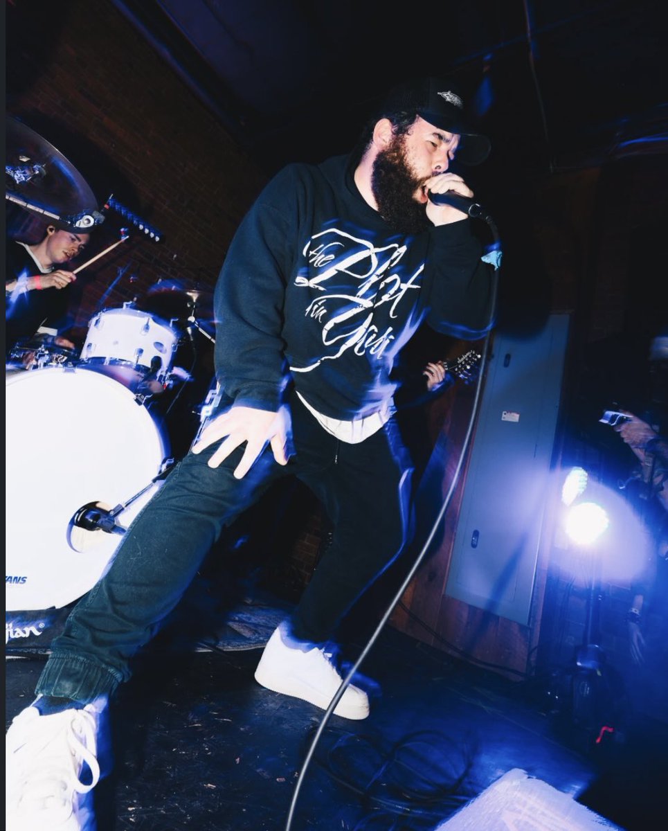 uponbrokenapologies tweet media