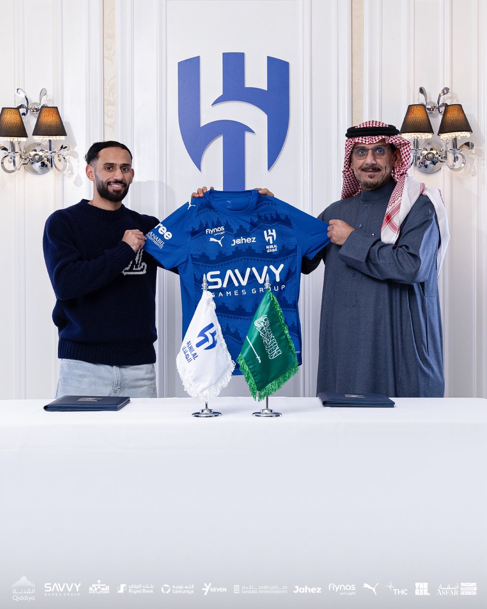 Alhilal_FC's tweet image. سمو رئيس مجلس إدارة شركة نادي ⁧#الهلال⁩ مع "بابلو ومندش" في مراسم التوقيع ✍️💙