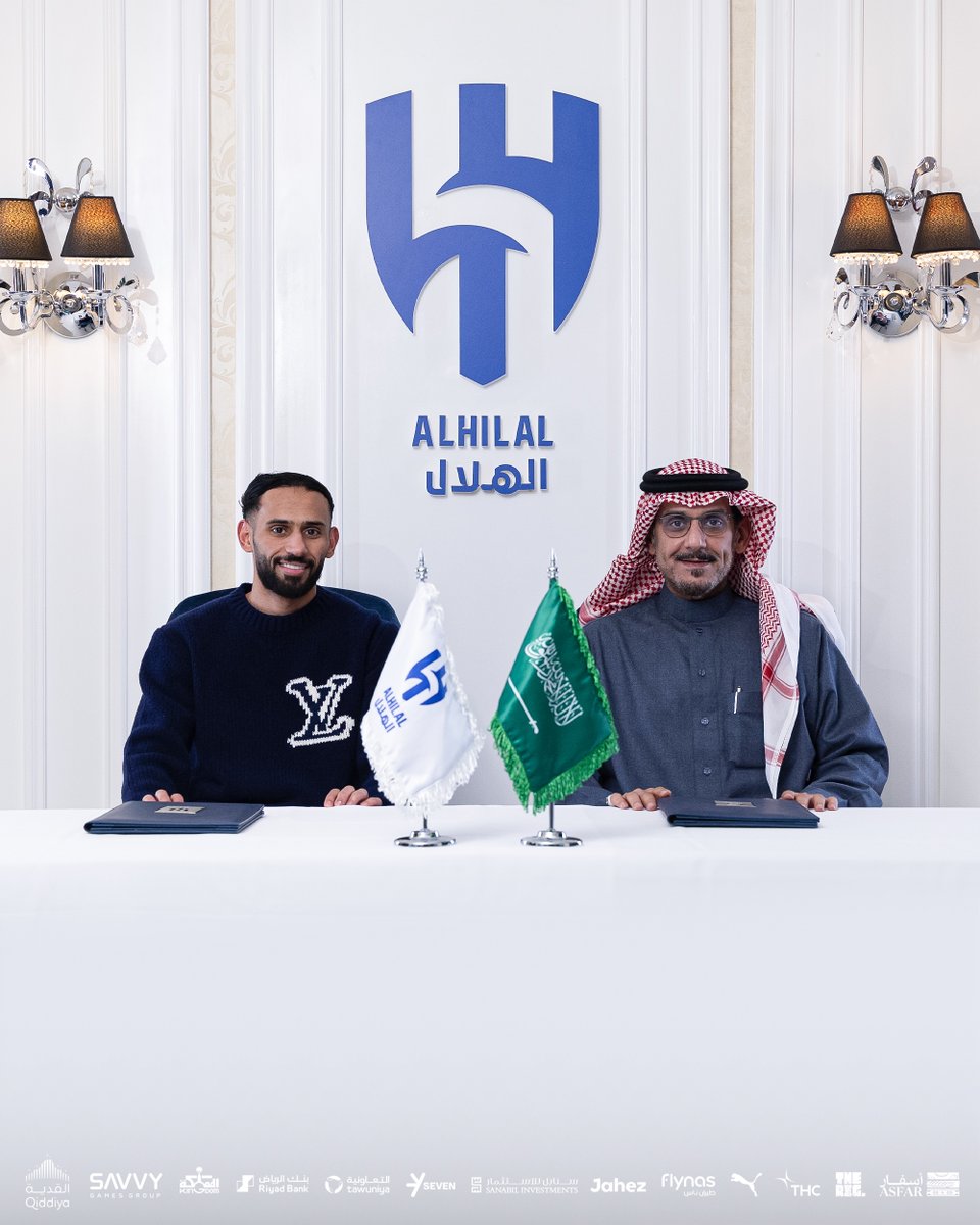 Alhilal_FC's tweet image. سمو رئيس مجلس إدارة شركة نادي ⁧#الهلال⁩ مع "بابلو ومندش" في مراسم التوقيع ✍️💙