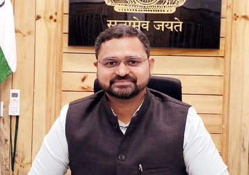 KHURAPATT's tweet photo. Your name is Priyanshu Khati.
In 2019, you appeared in the UPSC exam under the PwD-5 (Multiple Disability) category and secured Rank 685. But you were not allotted any service, while candidates with lower marks got selected.

The reason given was that the combined percentage of both disabilities should be higher than a single disability, and your Orthopedic (OH) disability was also below 40%. So you were not considered eligible under the MD category.

Then in 2021, you again proved yourself by securing Rank 245 in the PwD-1 (OH) category.

But the big question is 👇 
Did your OH disability actually increase in these two years, or was there some mistake in the assessment done by AIIMS?

Your hand was burned by hot oil, and in such cases only the OH category is usually considered. There is also a photo where you are raising both hands in the air. In Himachal, hardly anyone knows about your disability.

Earlier, you had deactivated your social media accounts, but now you are back.

We are with you.
Please come forward openly and punch these misleading narratives with the truth.