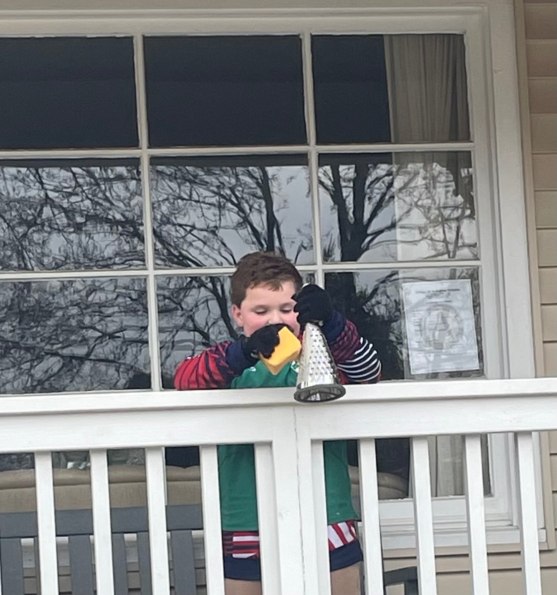 MattSpiegs's tweet image. Kid on his porch in Arlington Heights, IL this morning, just hanging out shredding cheese. 
What a time to be alive….

@ChicagoBears