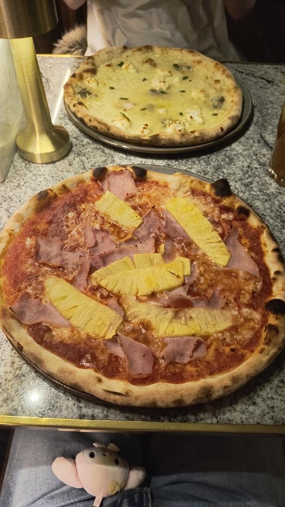 Nika ≽^•⩊•^≼ tweet media