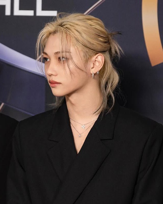 lixmusicmuse's tweet photo. can we come back to this hair because it’s so??? beautiful https://t.co/0Pe6CkWmzB