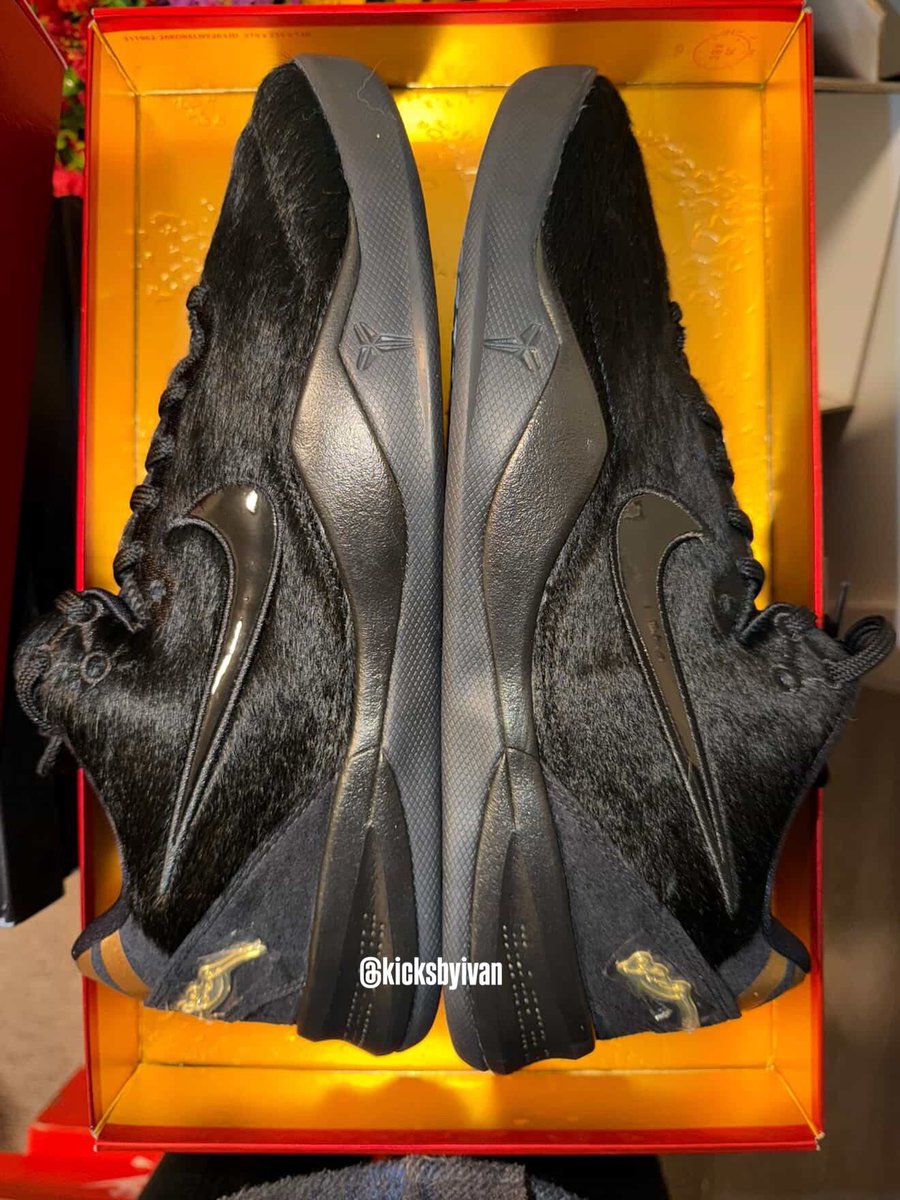 KicksFinder's tweet photo. IN HAND LOOK: Nike Kobe 8 EXT Protro "Year of the Horse" 🐎
 
🗓️ Spring 2026
📝 IO8152-001 (MENS)
💰 $290 USD
📸 IG: kicksbyivan
💵COP OR 🚮DROP? https://t.co/WsjoqXntBy