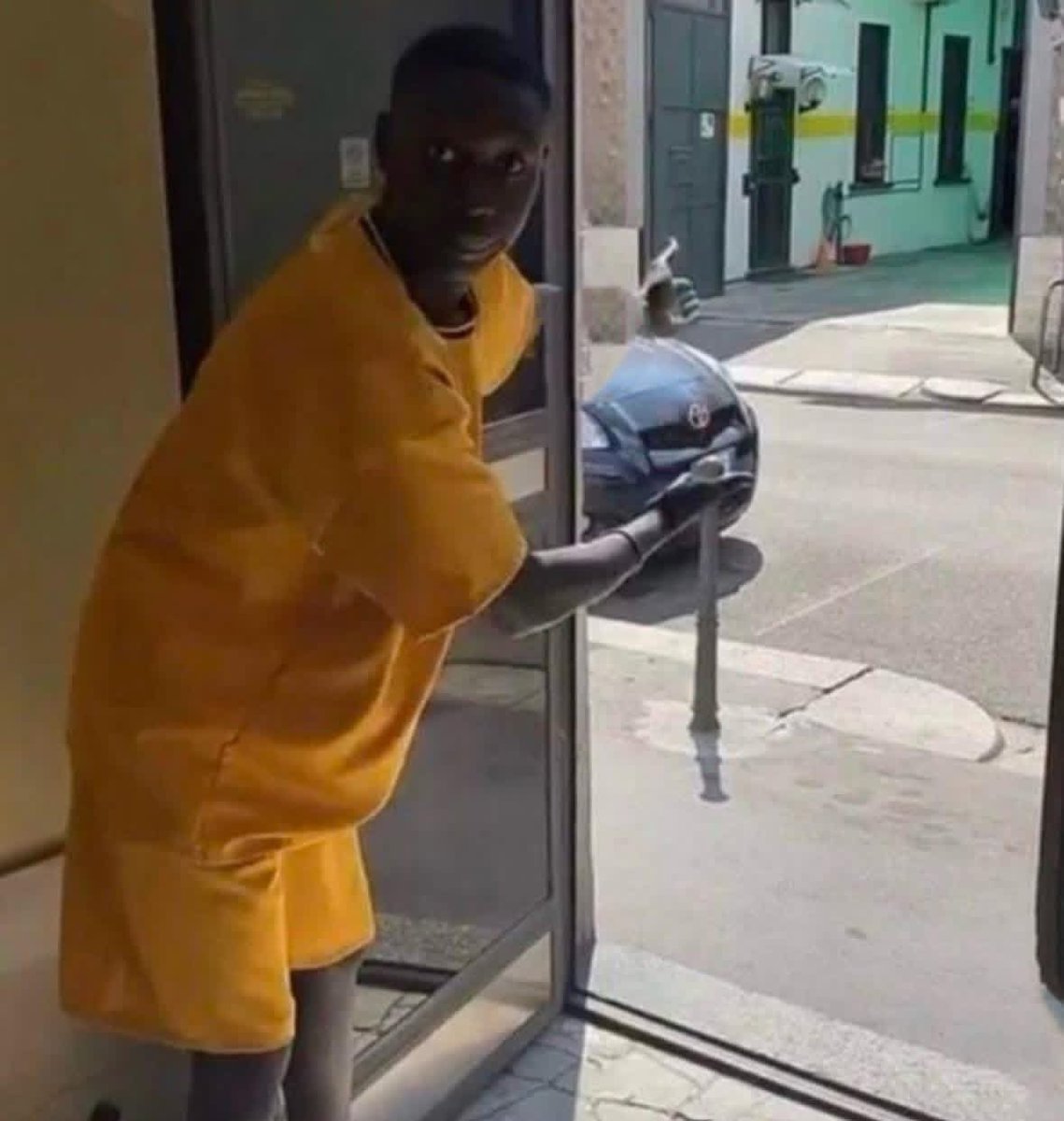 Thato_Rachidi's tweet image. When she says "do you know how many men want me out there"