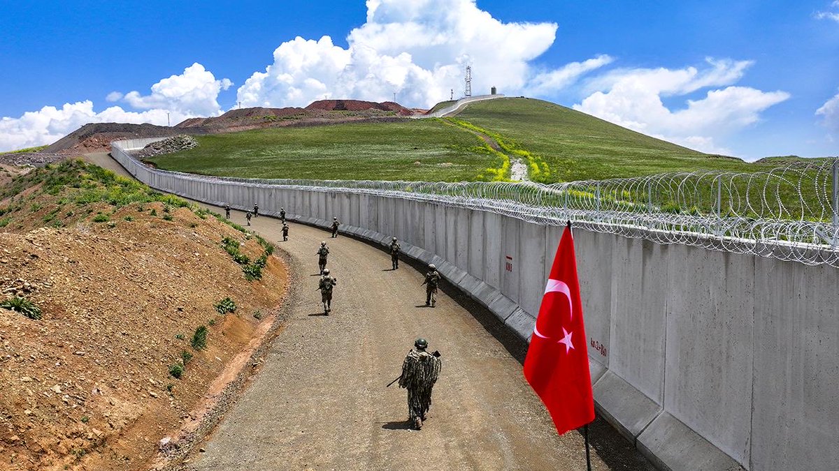 Yakupekmn's tweet photo. Yıllar önce, ortada hiçbir şey yokken İran sınırına beton duvar örme talimatı veren akla güvenin. https://t.co/XtxRxAOg1S