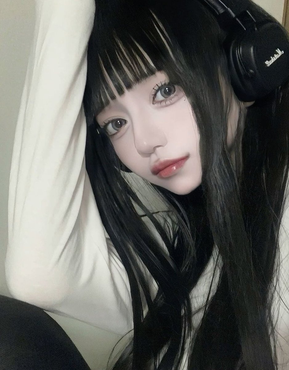 verscm01's tweet image. 今日の天気予報は晴れだったのに午後から雨が降り出した。傘がない 🥳