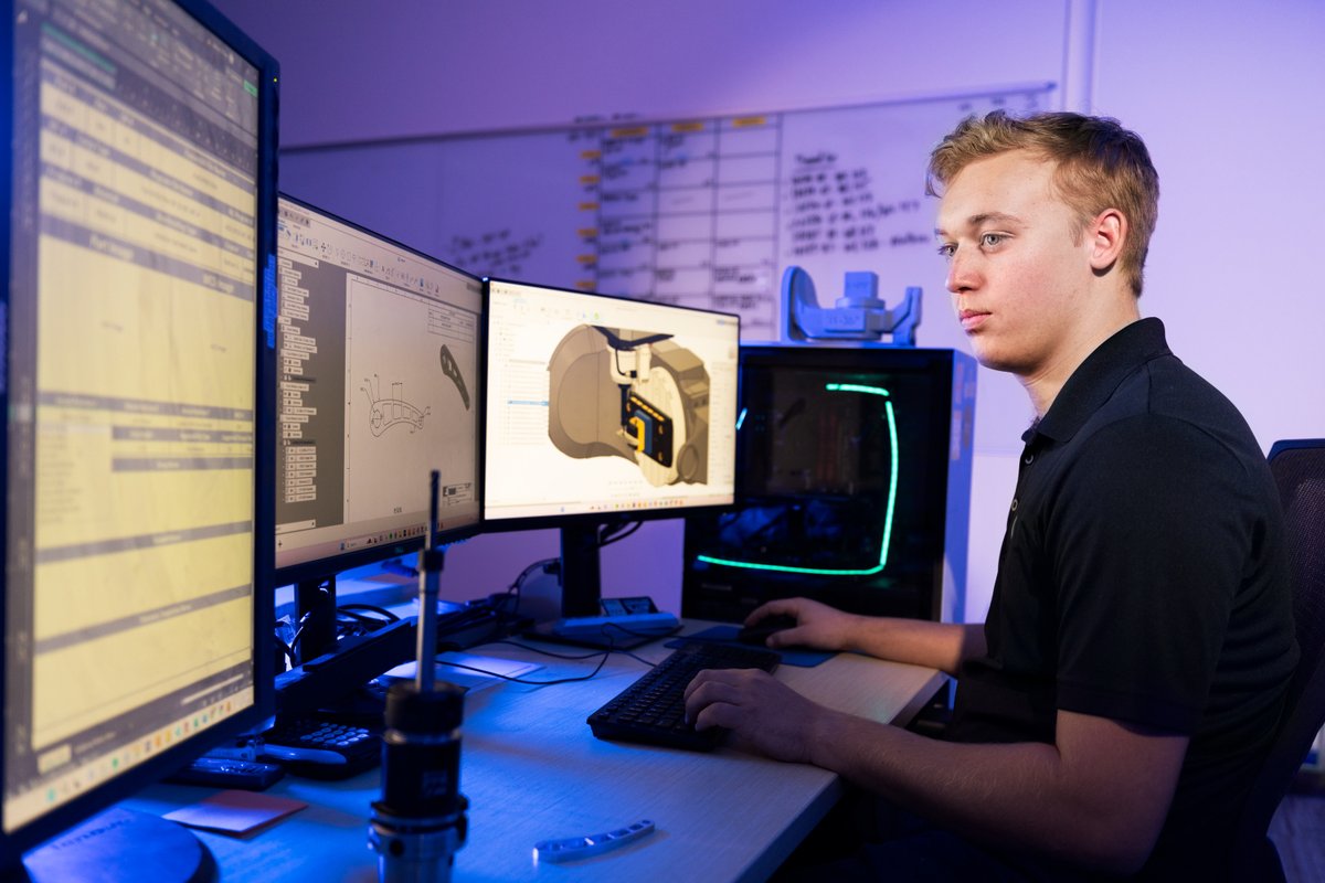 gcu's tweet image. Learn about Computer Numerical Control machining, through GCU's machinist courses! Begin your journey to a career as a CNC operator at gcu.edu/CNC