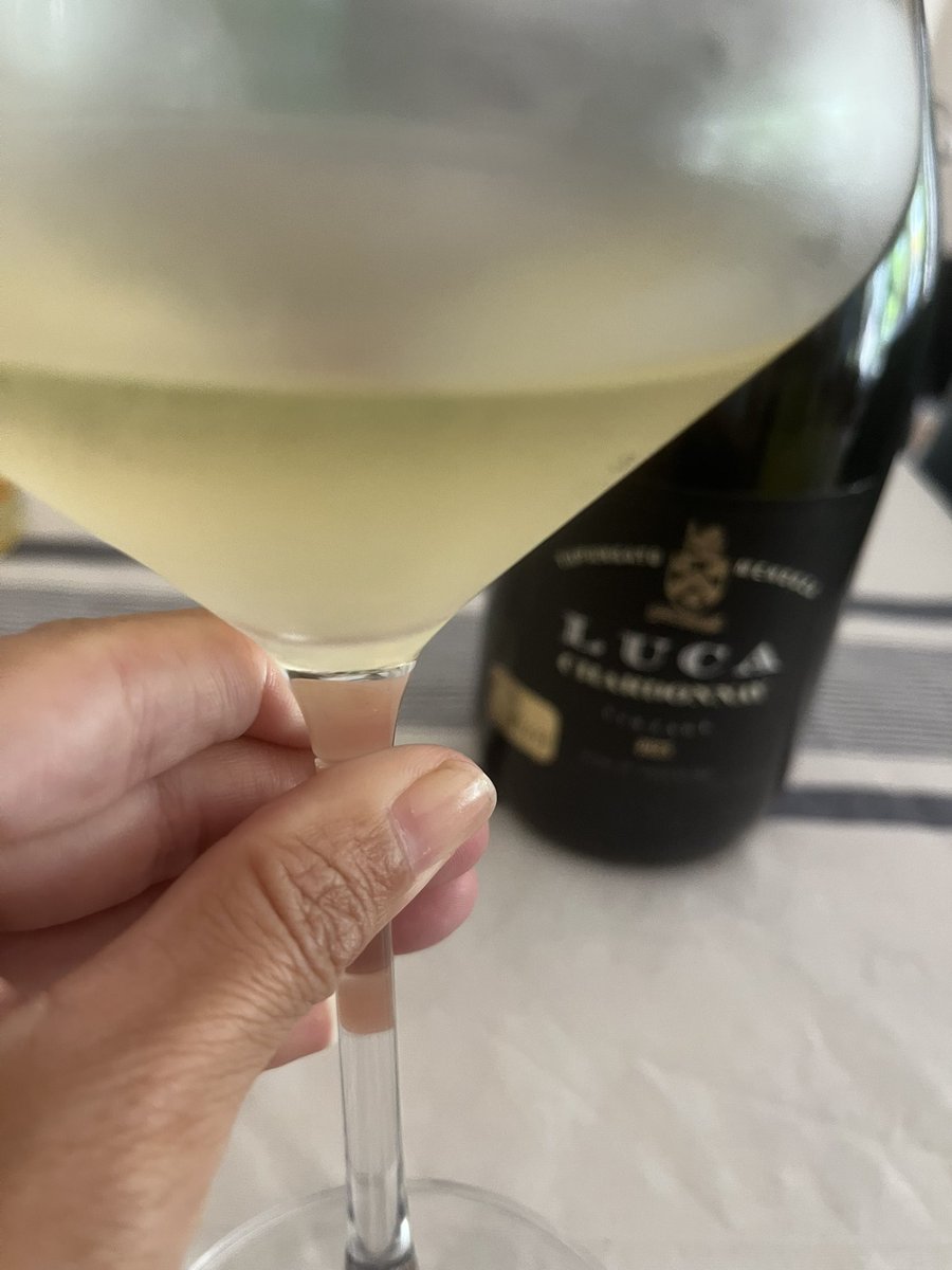 Los domingos al mediodía/ tarde son muy de vino blanco y espumantes. Y como hace calor a este le fue bien un hielo