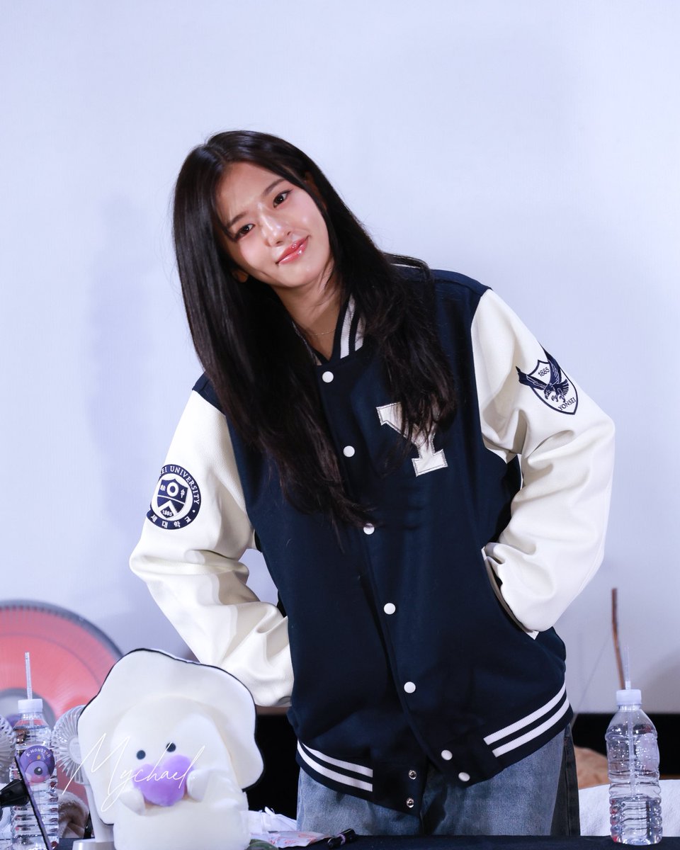 mychael7235's tweet image. 260111 IVE TPE FANSIGN 

너는 진짜 멋있는 거 알죠?

#IVE #아이브
#ANYUJIN #안유진