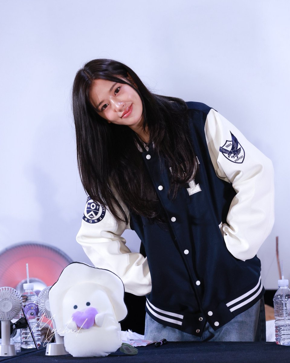 mychael7235's tweet image. 260111 IVE TPE FANSIGN 

너는 진짜 멋있는 거 알죠?

#IVE #아이브
#ANYUJIN #안유진