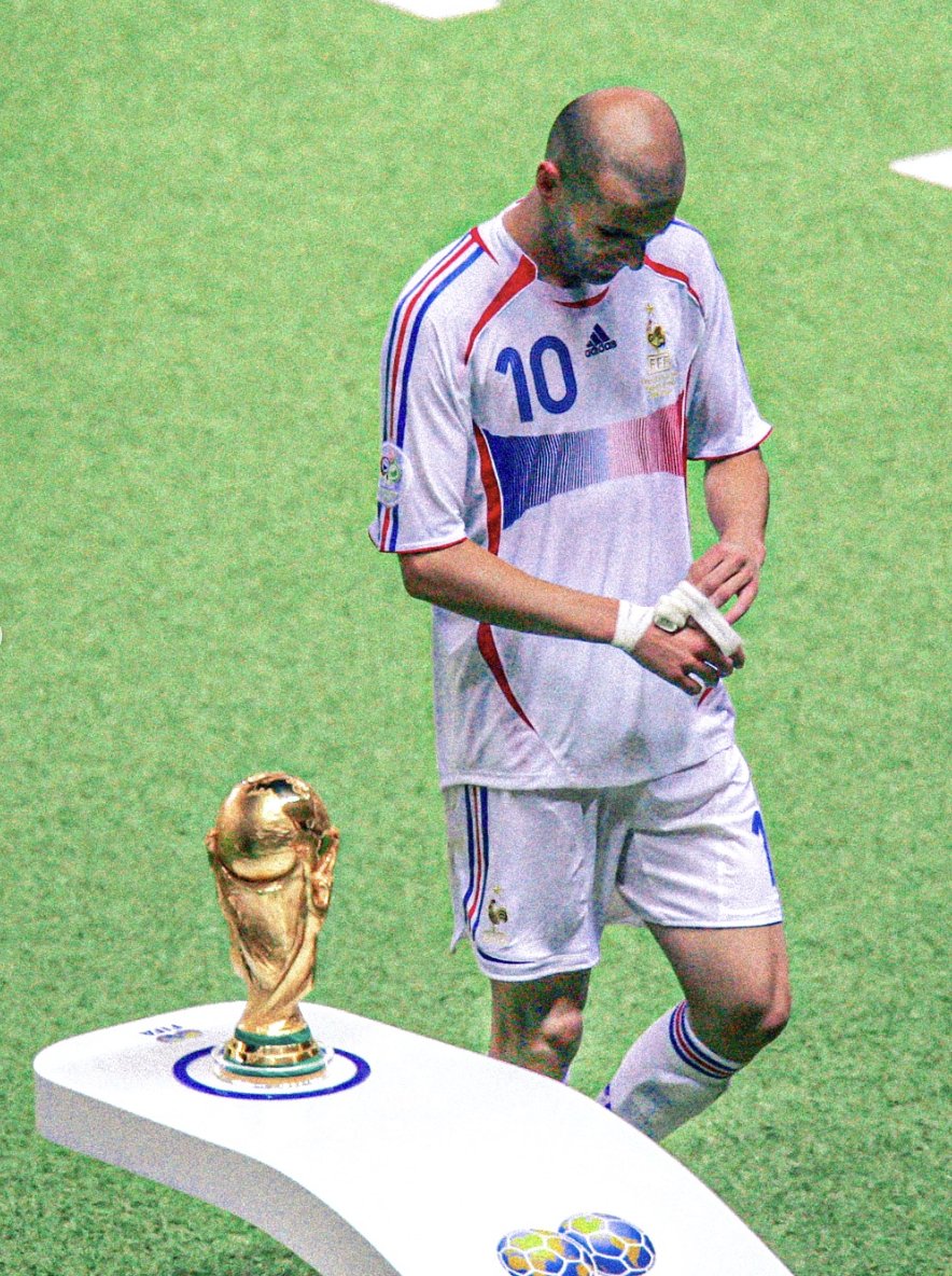 Footballtweet's tweet image. 🇫🇷 Zinedine Zidane played the final four matches of his career in the knock-out rounds of the World Cup:

🇪🇸 Round of 16: Goal vs. Spain
🇧🇷 Quarter-final: Assist and a masterclass vs. Brazil
🇵🇹 Semi-final: Goal vs. Portugal
🇮🇹 Final: Panenka penalty vs. Italy
🟥 And the historic…