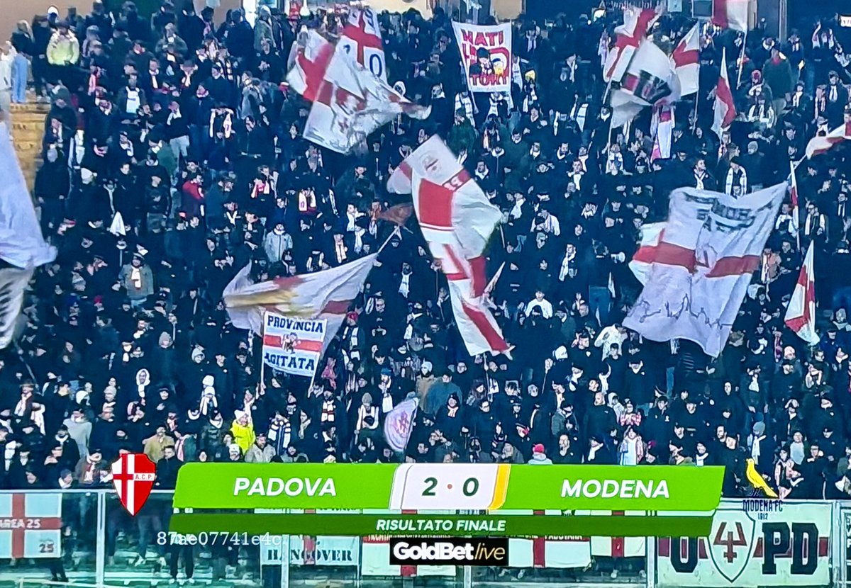 nicolanegro's tweet photo. Grande #Padova che contro il #Modena sfodera le sue 3 C: Cuore, Coraggio e Culo! Partita strepitosa. โช๏ธโค๏ธ#PadovaModena https://t.co/I8d2Qdfh2C