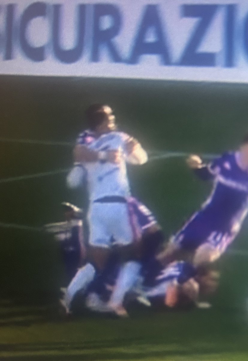 StefanoBressi's tweet image. Fallo di Koni ahah