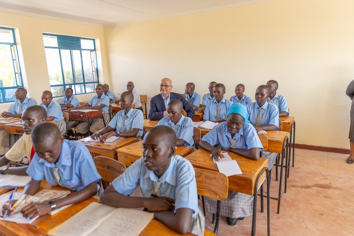 UNHCR_Kenya's tweet image. Kenya was the High Commissioner @BarhamSalih 's first visit. 

It underscored a core priority: protection must go hand in hand with self-reliance, inclusion and durable solutions - and through the Shirika Plan, Kenya is showing what’s possible.

Karibu Kenya!🇰🇪