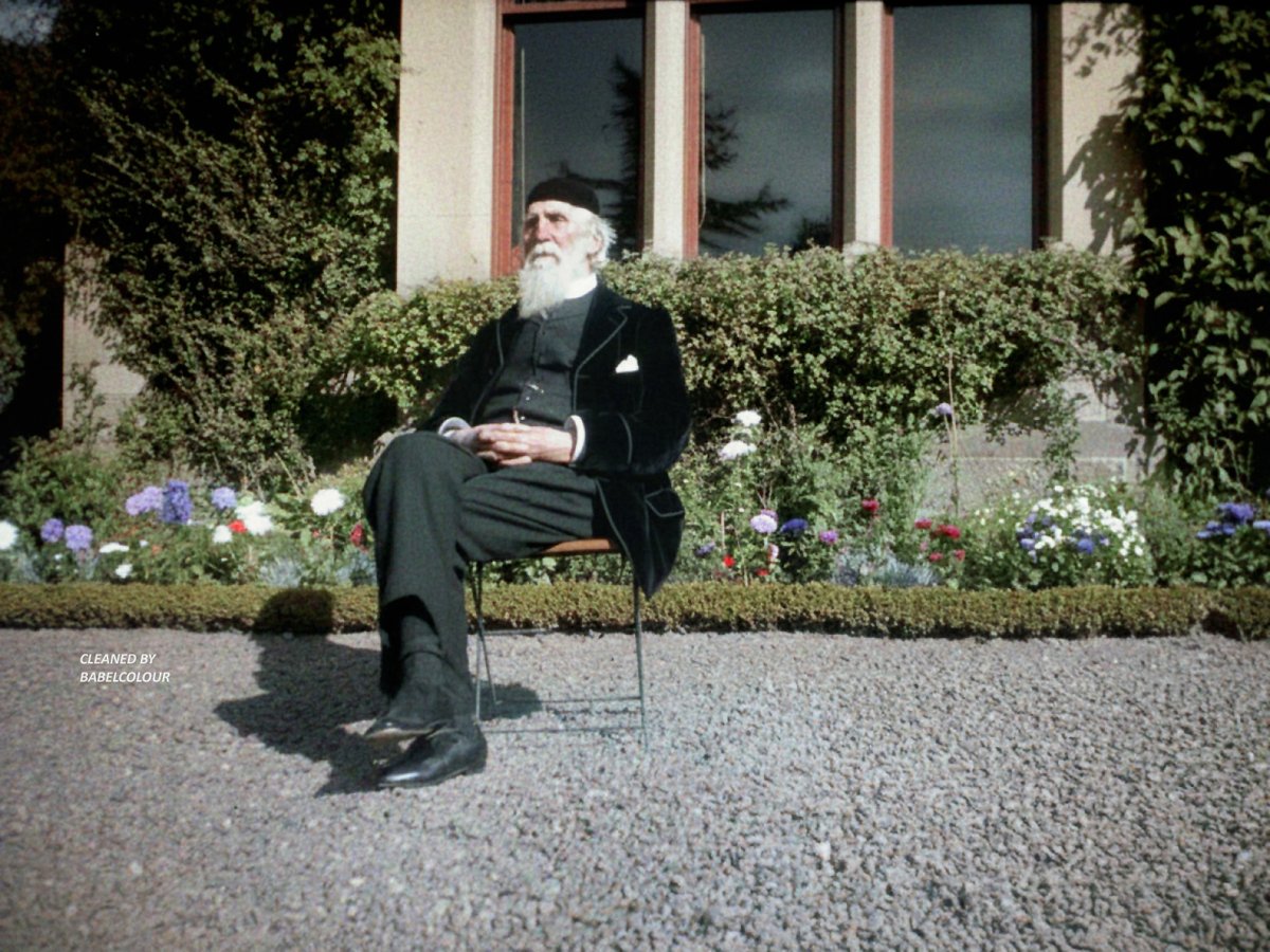 StuartHumphryes's tweet image. I have cleaned-up this fascinating autochrome of James Thin (famous for his chain of bookshops), who was born 202 years ago (in Edinburgh on 23rd March 1824), making him (so far as is currently known) the earliest-born person ever to have been photographed in colour. He is seen…
