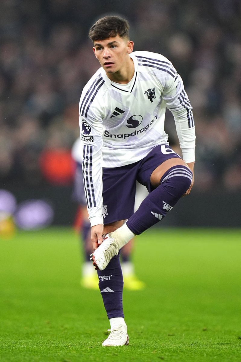 DylanMcbennett7's tweet image. Everyone get behind Shea Lacey. Show the young lad the support he deserves. Future of Manchester United right here, shouldn’t be scape goated for showing passion trying to win a game for the club he loves. ❤️