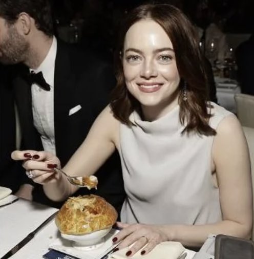 mimi4792's tweet image. Spider crawled out of my vanilla syrup pump