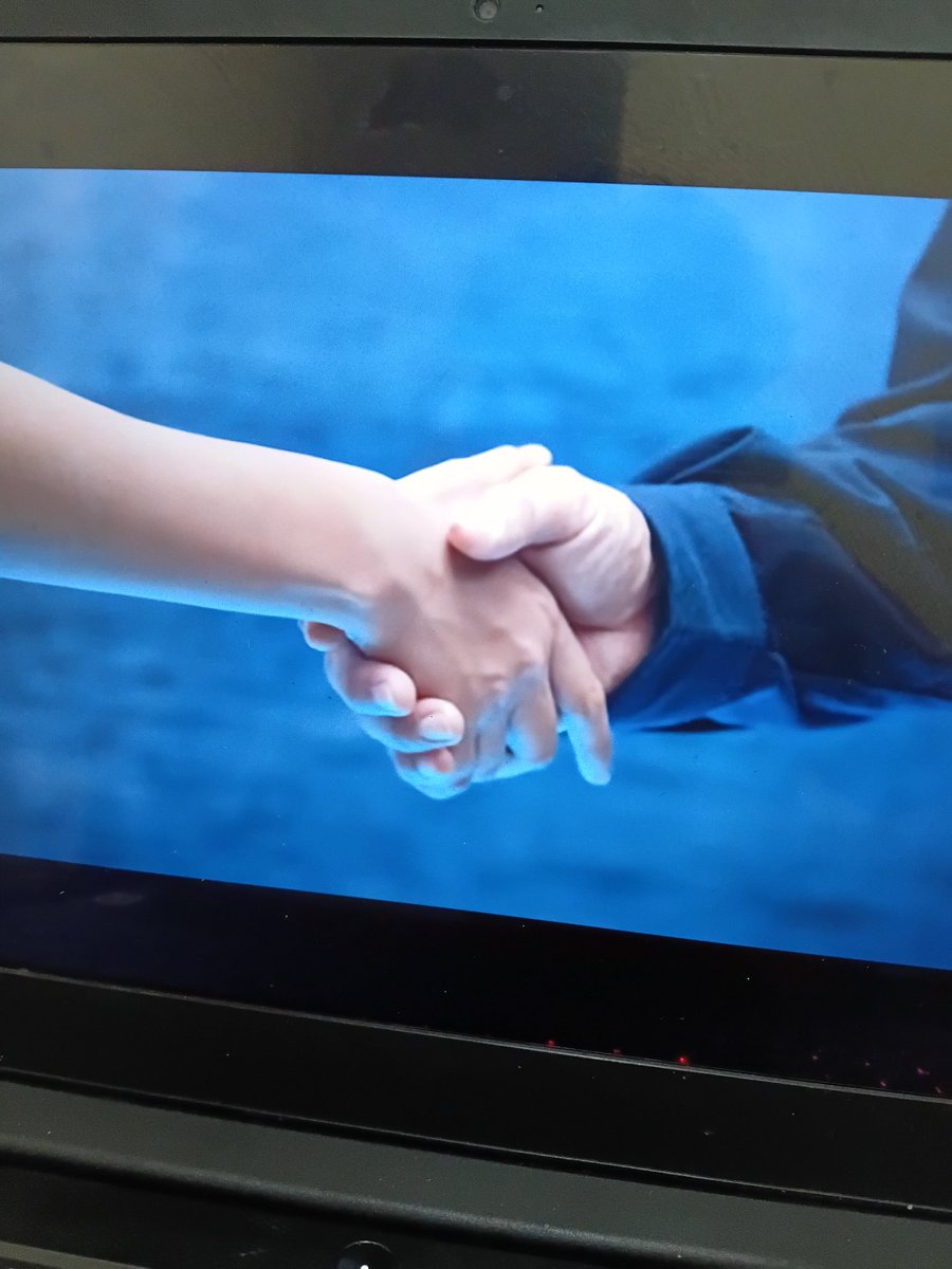 samstrashhh's tweet image. terimakasih netflix. aku sudah rewatch sore 6 kali hari ini.