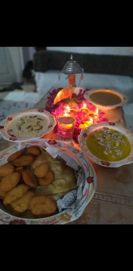 MianKashif1214's tweet photo. منافقین کہہ رہے ہیں کہ پورا باغ تو کھا جائیں گے
لیکن کونڈے نہیں کھائیں گے 😂❤️🔥
مَنْ أَطْعَمَ مُؤْمِناً مِنْ طَعَامِ الْجَنَّةِ❤️
22 رجب نیاز امام جعفر صادق ( کونڈے) سب مُحبان اہل بیتؑ کو مبارک.
#22Rajab #ImamJafarSadiq #Kunday
#حسینی_فیملی https://t.co/dmXTpnKQiW