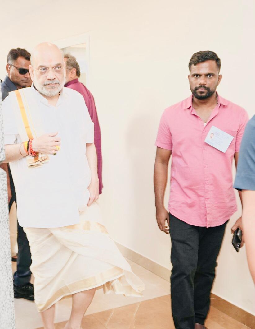 ആദരണീയനായ കേന്ദ്ര ആഭ്യന്തര മന്ത്രിയോടൊപ്പം🧡
#MinisterofHomeAffairs 
#AmitShah
