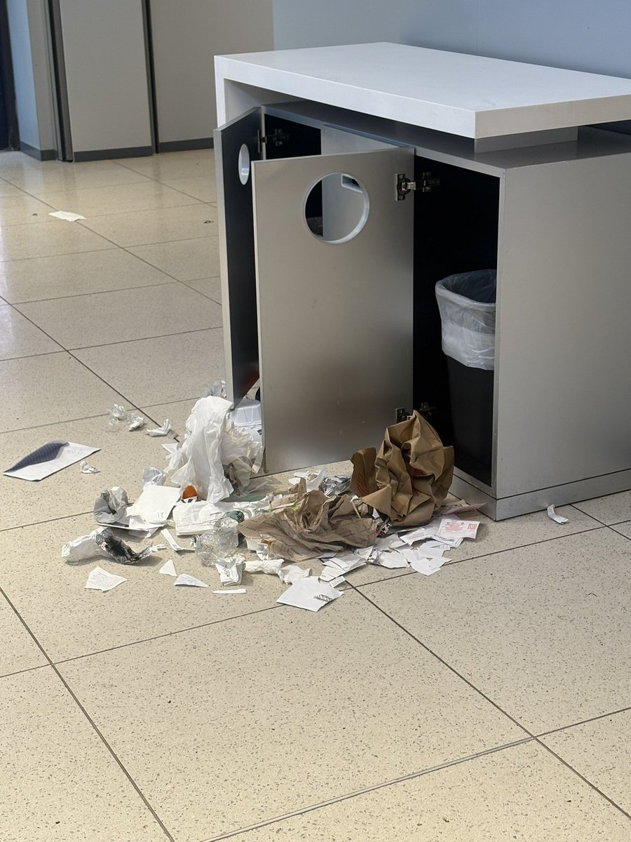 Milz403's tweet photo. @Citibank this is nasty to have a Citibank like this https://t.co/YUaWUi0lMG