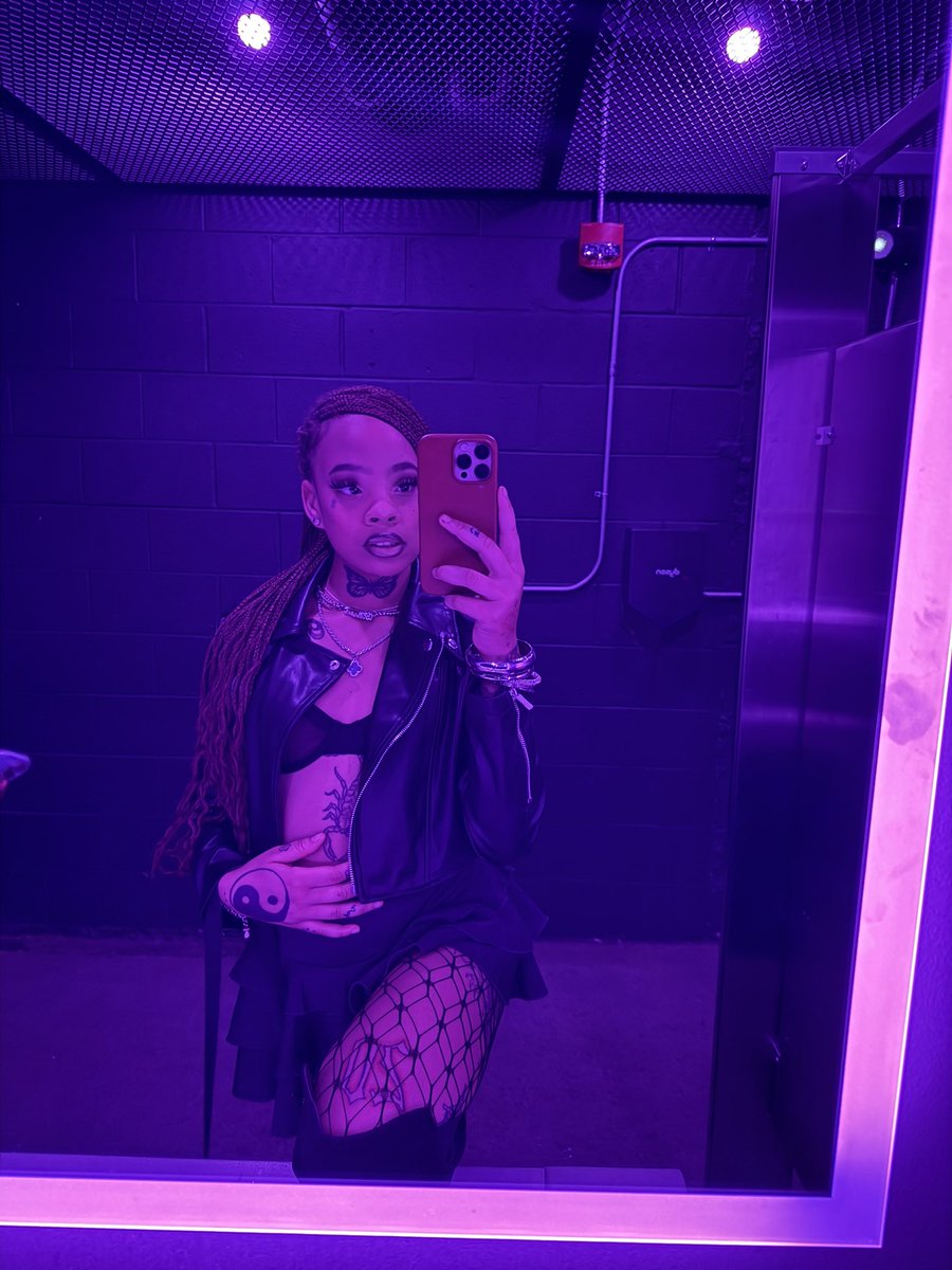 prettiest clit on the web outsideeeee🖤🖤

ig: tiffanylannette