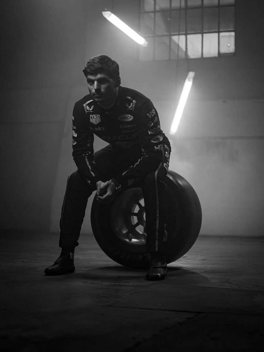 askroht's tweet image. джисус крайст сколько же вопросов к фотографу