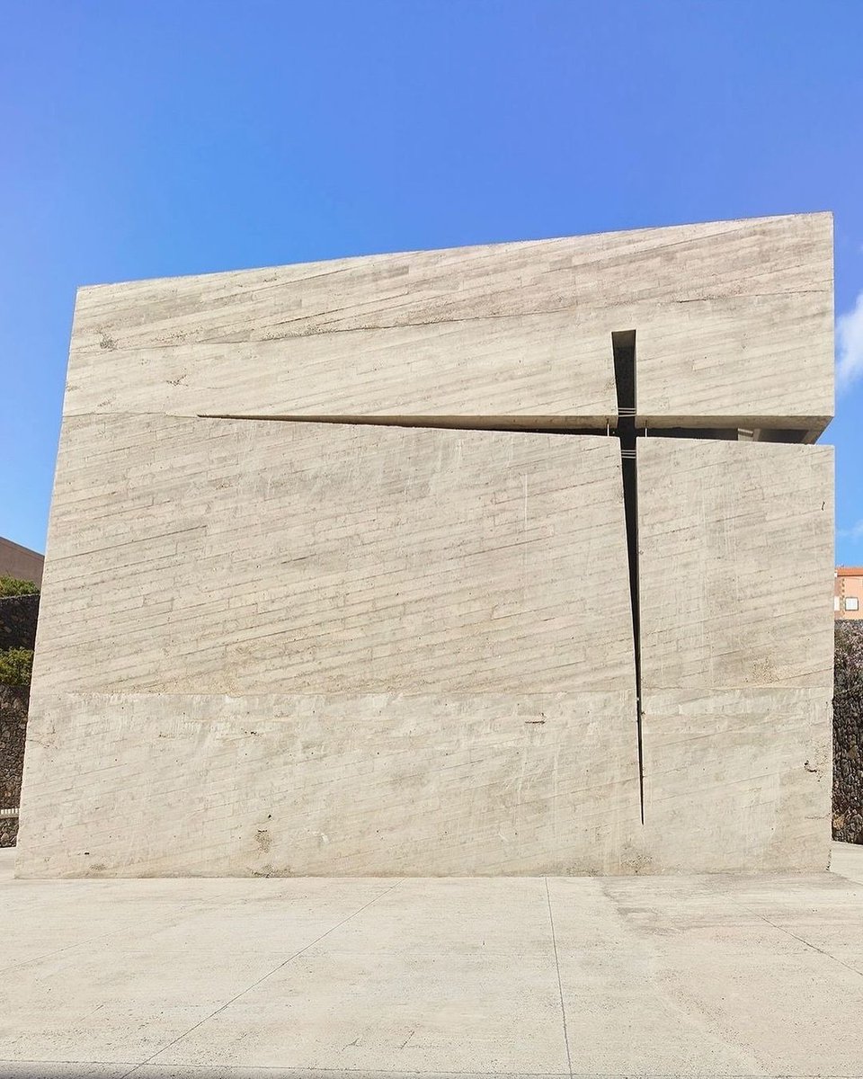 hutdesigns's tweet image. A brutalist church in Spain