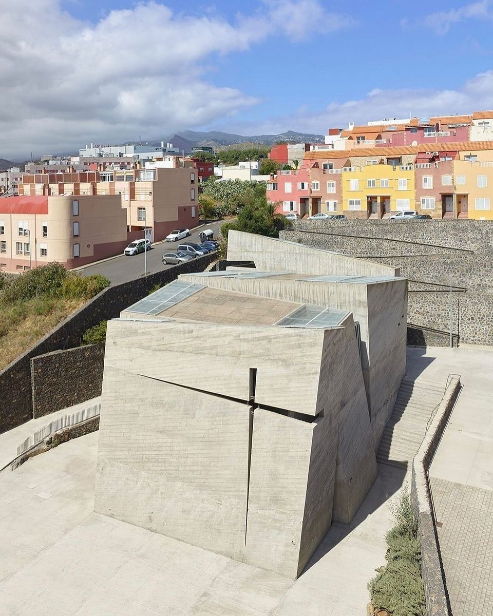 hutdesigns's tweet image. A brutalist church in Spain