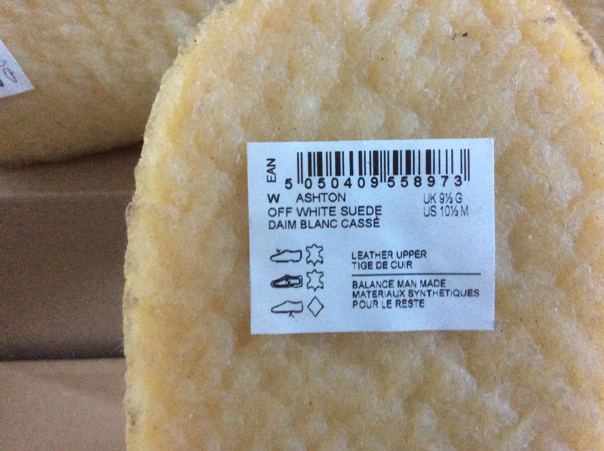 <a href="/adiFamily_/">adiFamily</a> Clark’s Originals Ashton
Off white suede
Uk 9.5 G
New without box
£90