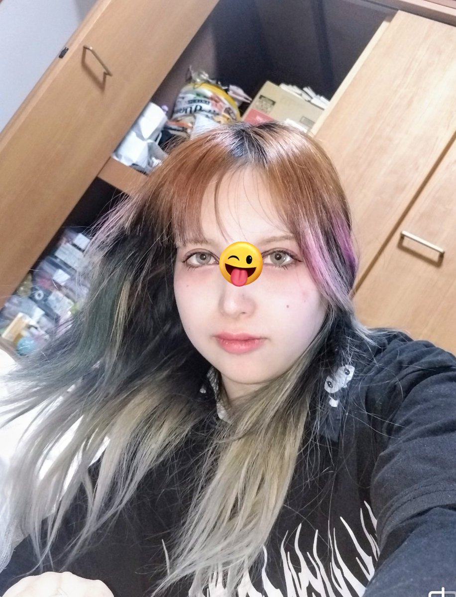 Poporonhell's tweet image. 酔っ払うと自撮りする癖なんだろな🤯