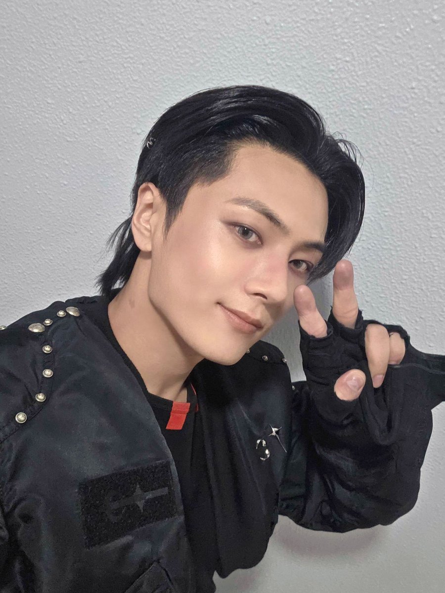 monjayth's tweet image. ❨ 🐈‍⬛ ❩ 190126 ╸#จงแซงทัววีเวิร์ส

🐈‍⬛ : (การโปรโมท) สัปดาห์แรกก็จบลงไปได้ด้วยดีแล้ว!
งั้นเรามาเตรียมตัวสำหรับสัปดาห์ที่สองกันต่อเลย~~💪 (+1 รูปภาพ)

🐾 : weverse.io/enhypen/artist…

#ENHYPEN #JAY #enhypen_jay
#엔하이픈 #제이 @ENHYPEN @ENHYPEN_members