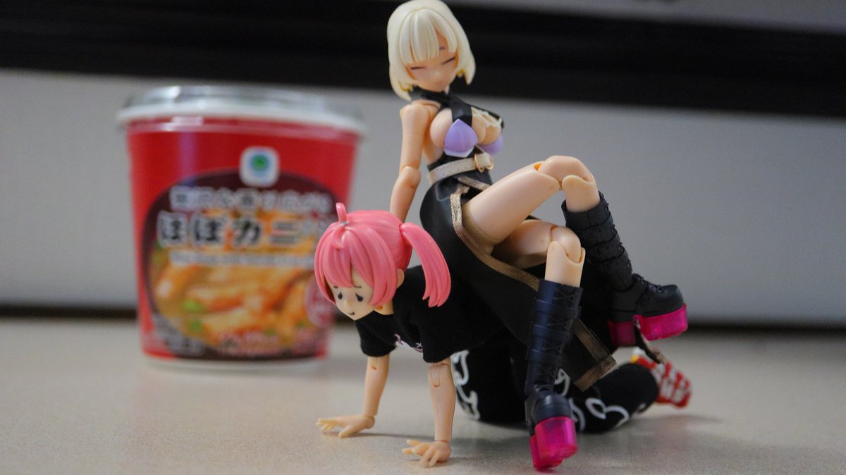 Plaimokku's tweet image. このメガミさんの名前を決めたいと思います。

特に設定はありませんが、
カワサキちゃんで遊ぶのが好きみたいです。