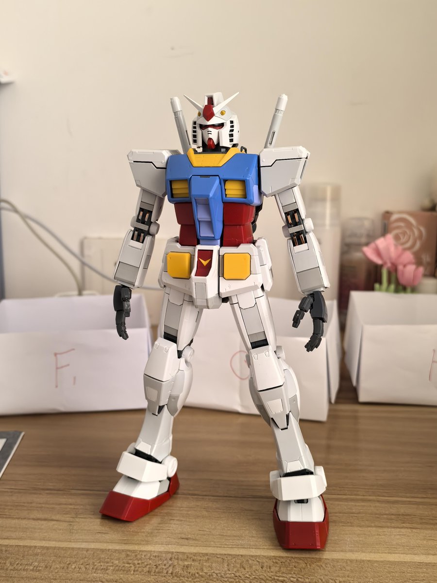 dfdfedfa's tweet image. やっぱり元祖初代ガンダムは組み立てやすいですね。