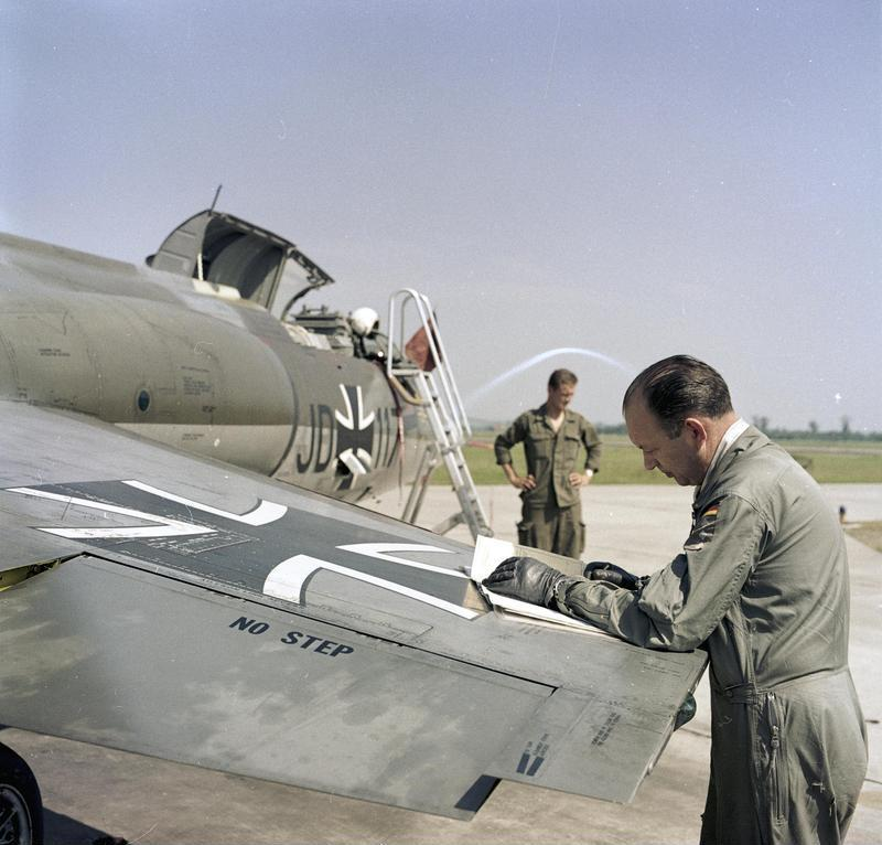 yankcore's tweet photo. 🇩🇪 Starfighter '65 https://t.co/ryUHXMzfgF