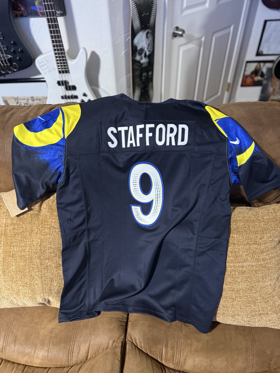 StrokerAceKid's tweet photo. Since they were the only #Rams follower I saw cheering for them .......
It's time !!!!!!!!! @scotteubanks18 you get a Stafford rivalries jersey ( in large π) .
#RandomActOfCoolness
π€π»ππ€π»
#Ramily https://t.co/gCBeqZL9Ko