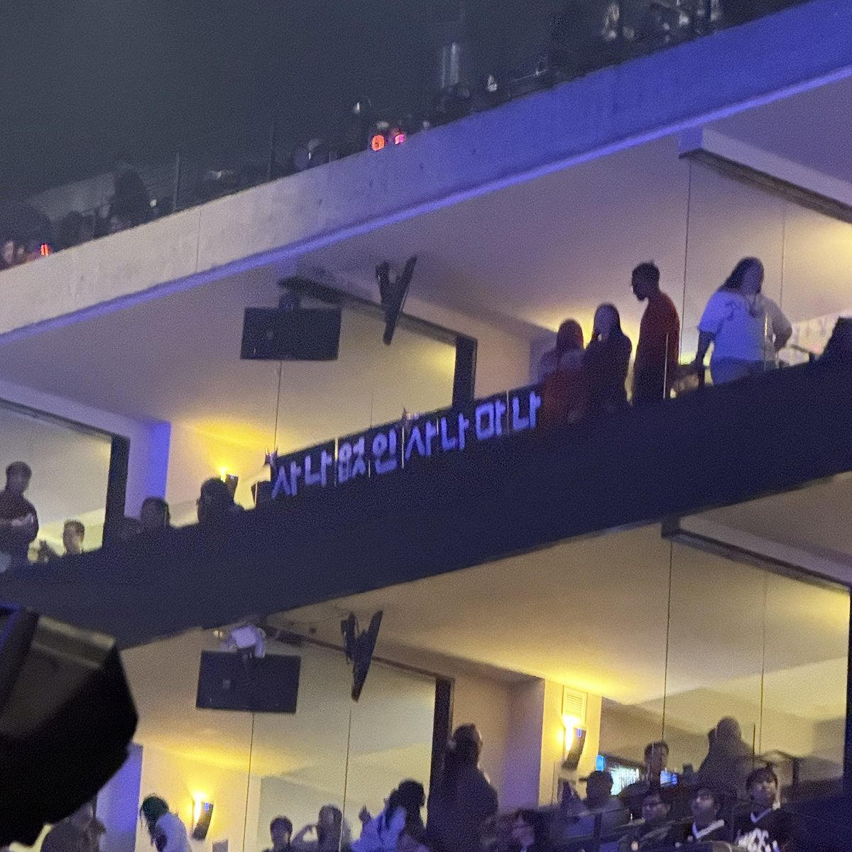 NO SANA NO LIFE

#TWICE_THISISFOR_WORLD_TOUR #TWICE_THISISFOR_OAKLAND_D2