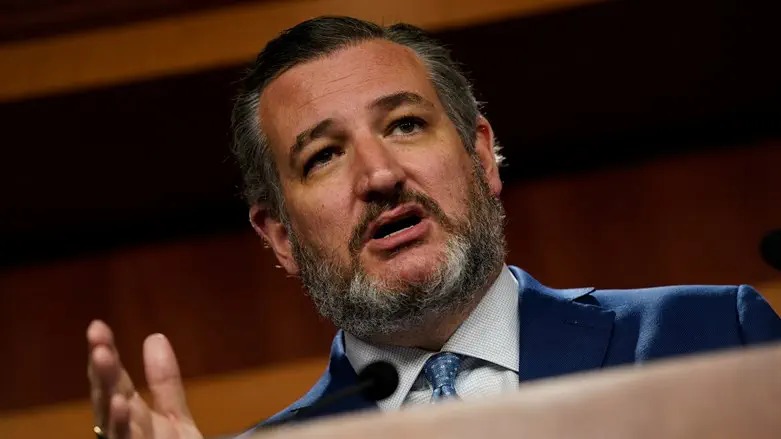 TimesB29989108's tweet image. 🚨#BREAKING NEWS
Sen. Ted Cruz: US must exhaust ALL non-military options against Iran's regime — but military force remains on the table as last resort.
#TedCruz #Iran #IranRegime #USForeignPolicy #BreakingNews