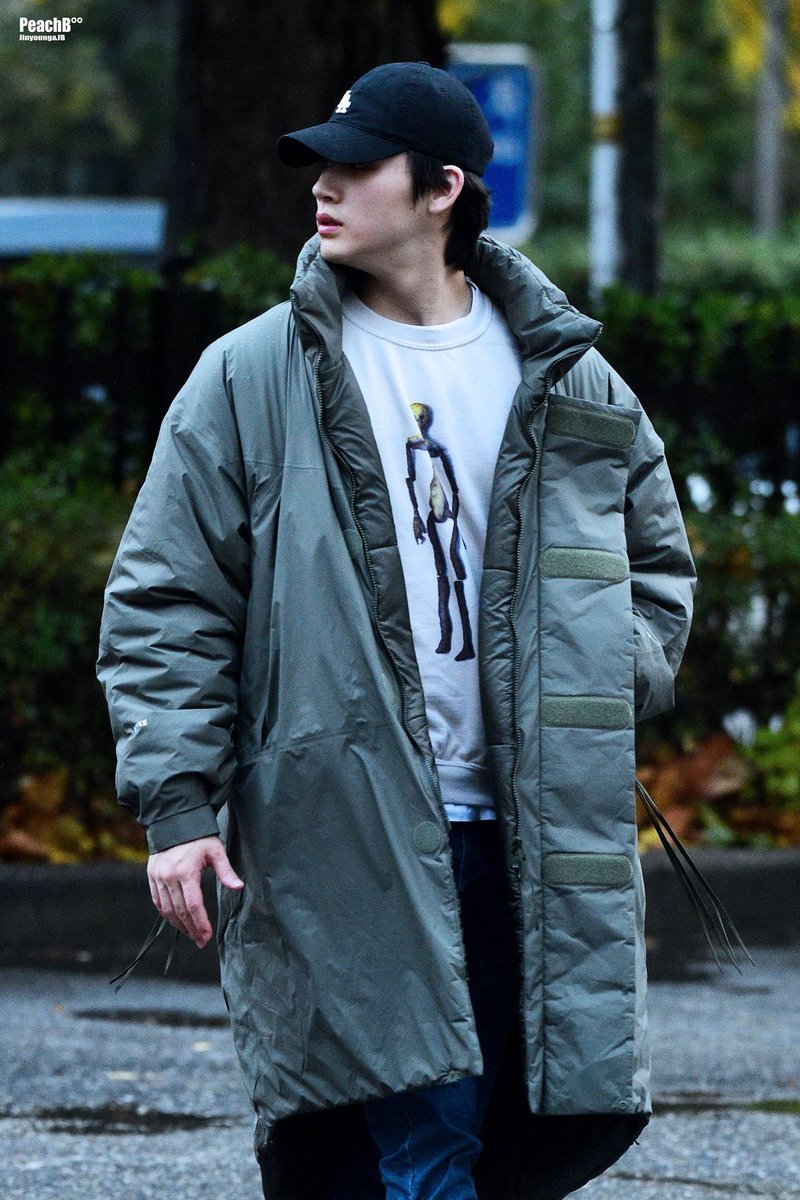 whateverttt's tweet image. 재범이~~날씨 넘 추우니까 옷 따뜻하게 입고 다녀! 바보같이 감기 걸리지 말구 ㅎㅎ 밥 잘 챙겨 먹고 너무 늦게 자지 마 알겠지??