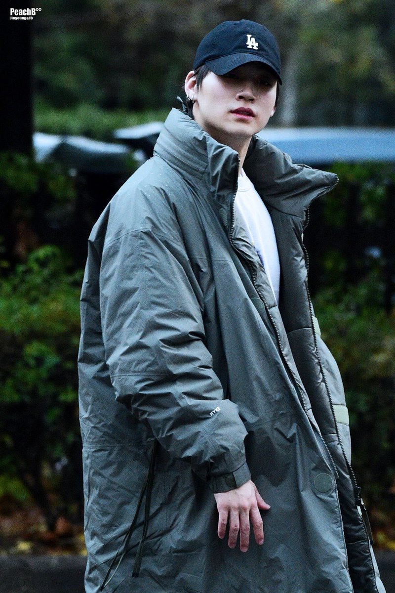 whateverttt's tweet image. 재범이~~날씨 넘 추우니까 옷 따뜻하게 입고 다녀! 바보같이 감기 걸리지 말구 ㅎㅎ 밥 잘 챙겨 먹고 너무 늦게 자지 마 알겠지??