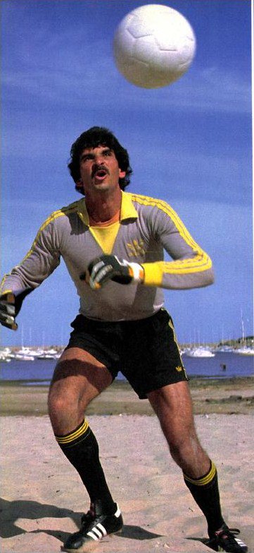 🗓️#UnDíaComoHoy de 1952 nacía Gustavo Fernández

🏆Copa Intercontinental de Clubes en 1982
🏆Copa Libertadores de América en 1982
🏆Campeón Uruguayo en 1982

⭐Casi 100 partidos oficiales en el Decano