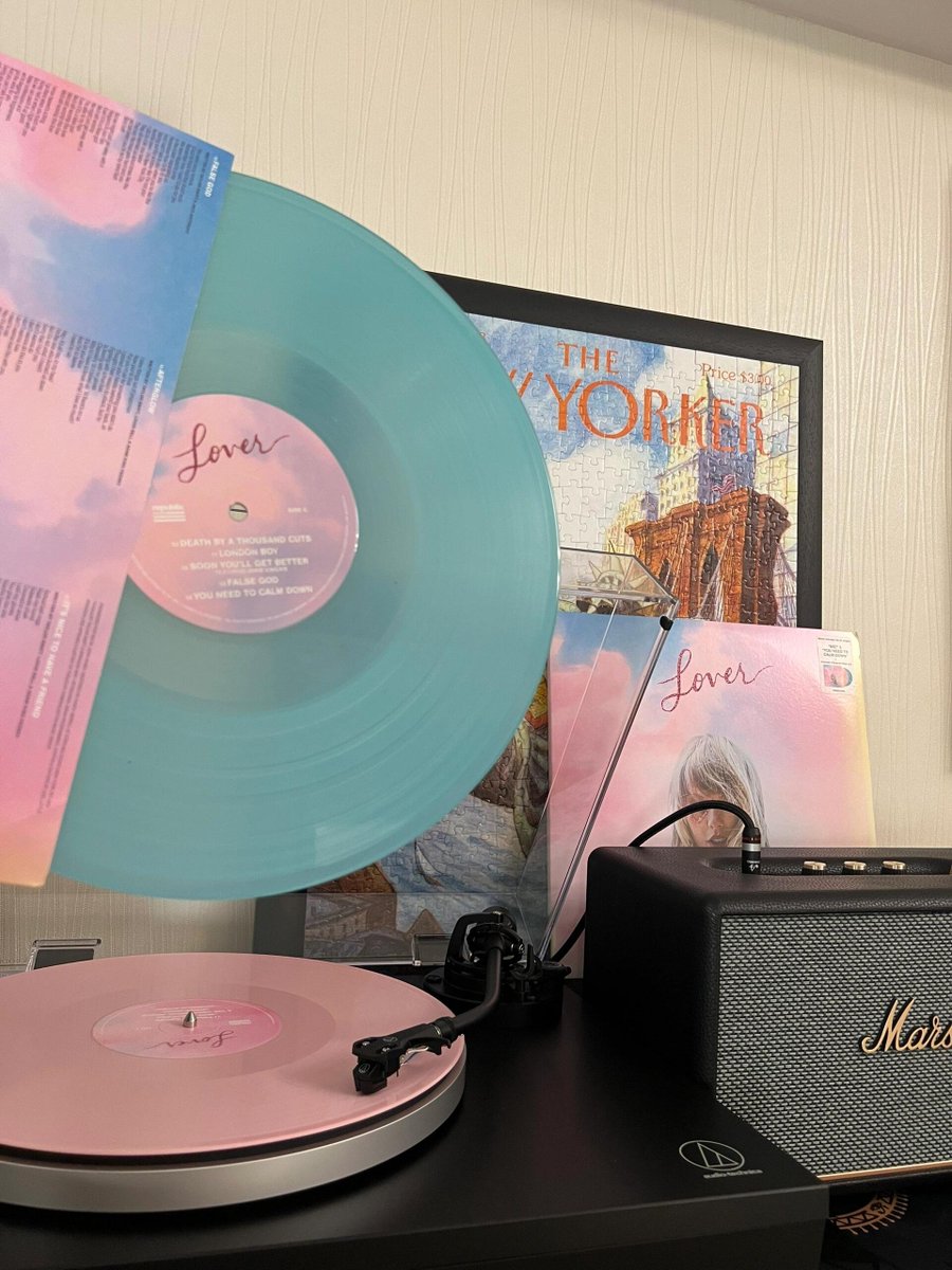 sdaeec's tweet image. ピンクとブルーのレコードが可愛すぎる！
音楽と共に過ごす時間って、ほんとに最高の癒しだね🎶