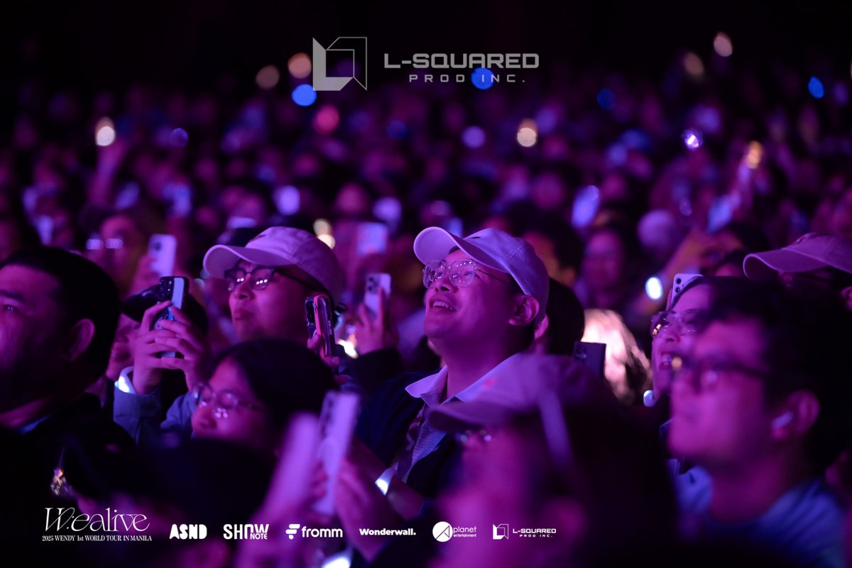 LSquaredProdPH's tweet image. 𝐓𝐡𝐞 𝐜𝐫𝐨𝐰𝐝, 𝐭𝐡𝐞 𝐥𝐢𝐠𝐡𝐭𝐬, 𝐭𝐡𝐞 𝐥𝐨𝐯𝐞 — 𝐖𝐚𝐥𝐚𝐧𝐠 𝐇𝐮𝐡𝐮𝐰𝐞𝐢! 💙

Truly an evening filled with voices, emotions, and memories we’ll carry forever with WENDY. 🎶

From every sing-along to every cheer, Manila’s love echoed through the venue — a moment where…